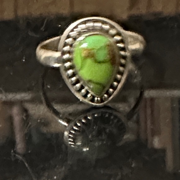 Navajo Green Gaspeite Sterling Silver Ring  3 grams Rare stone - Picture 6 of 7
